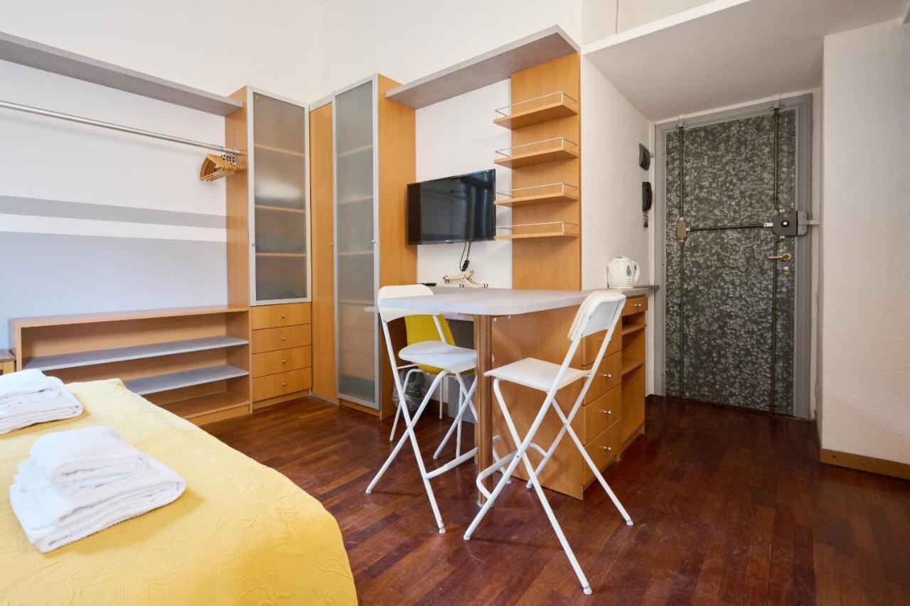 Artist Nadia'S Apartment In Porta Vercellina Milánó Kültér fotó