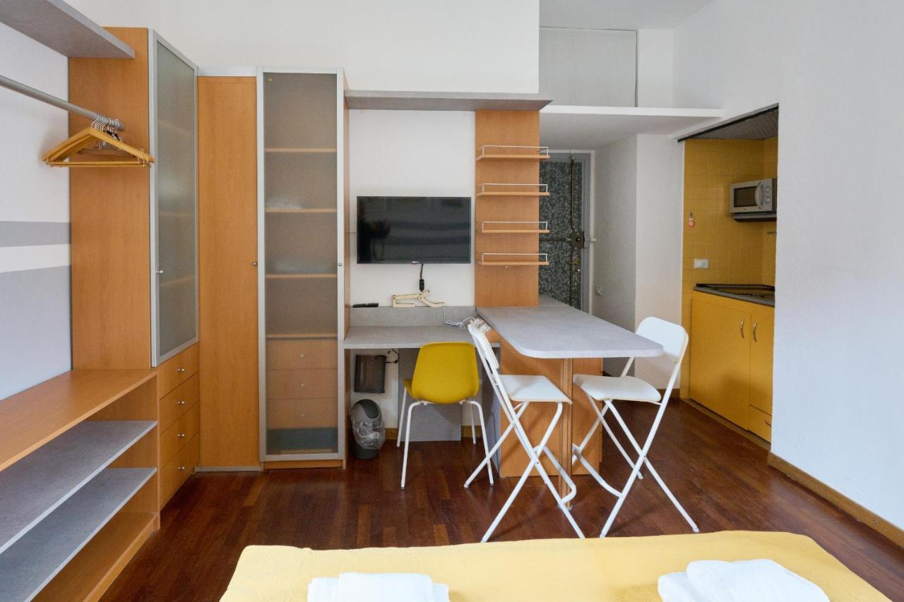 Artist Nadia'S Apartment In Porta Vercellina Milánó Kültér fotó